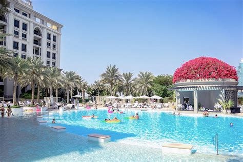 la piscina Versace dubai